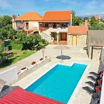 In With Pool Near Zadar * Policnik