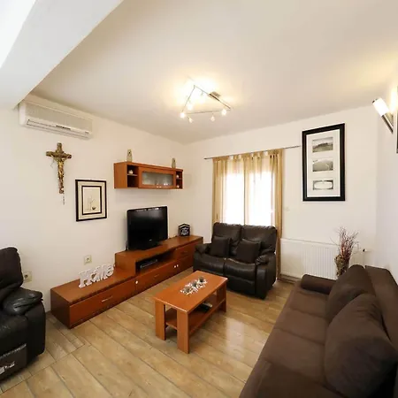 Villa In With Pool Near Zadar *