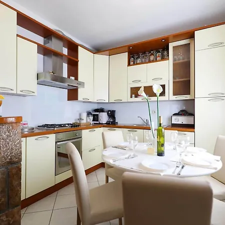 Villa In With Pool Near Zadar *