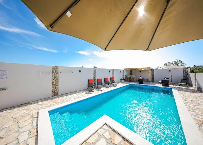 In With Pool Near Zadar 빌라