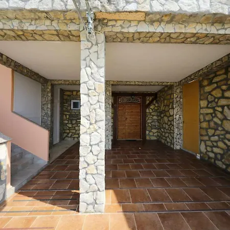 Charming In Poli Nik With Swimming Pool * Policnik