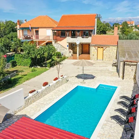 In With Pool Near Zadar * Policnik