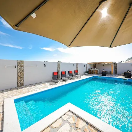 Charming In Poli Nik With Swimming Pool Policnik